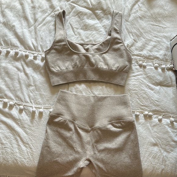 Amazon Workout Set - Picture 3 of 4